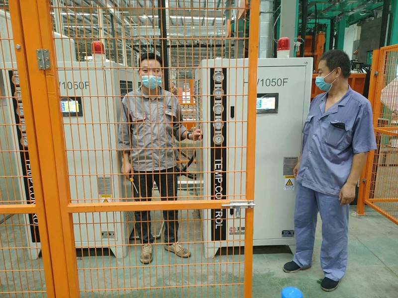 冰箱行業聚氨酯發泡為什們選用恒溫機冷熱一體機 ？